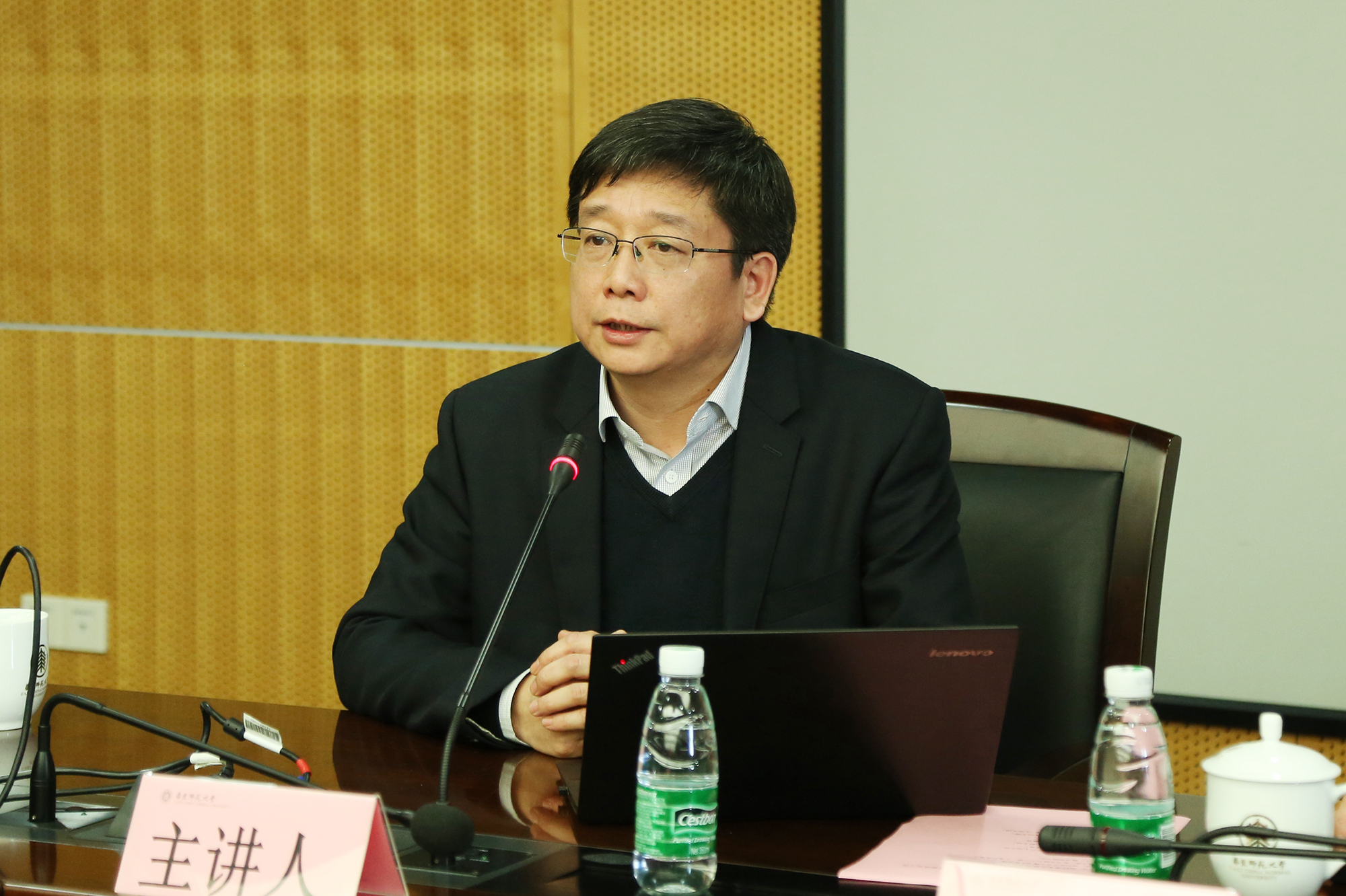 校长陈群作题为"落实中央精神,推动双一流建设"的报告