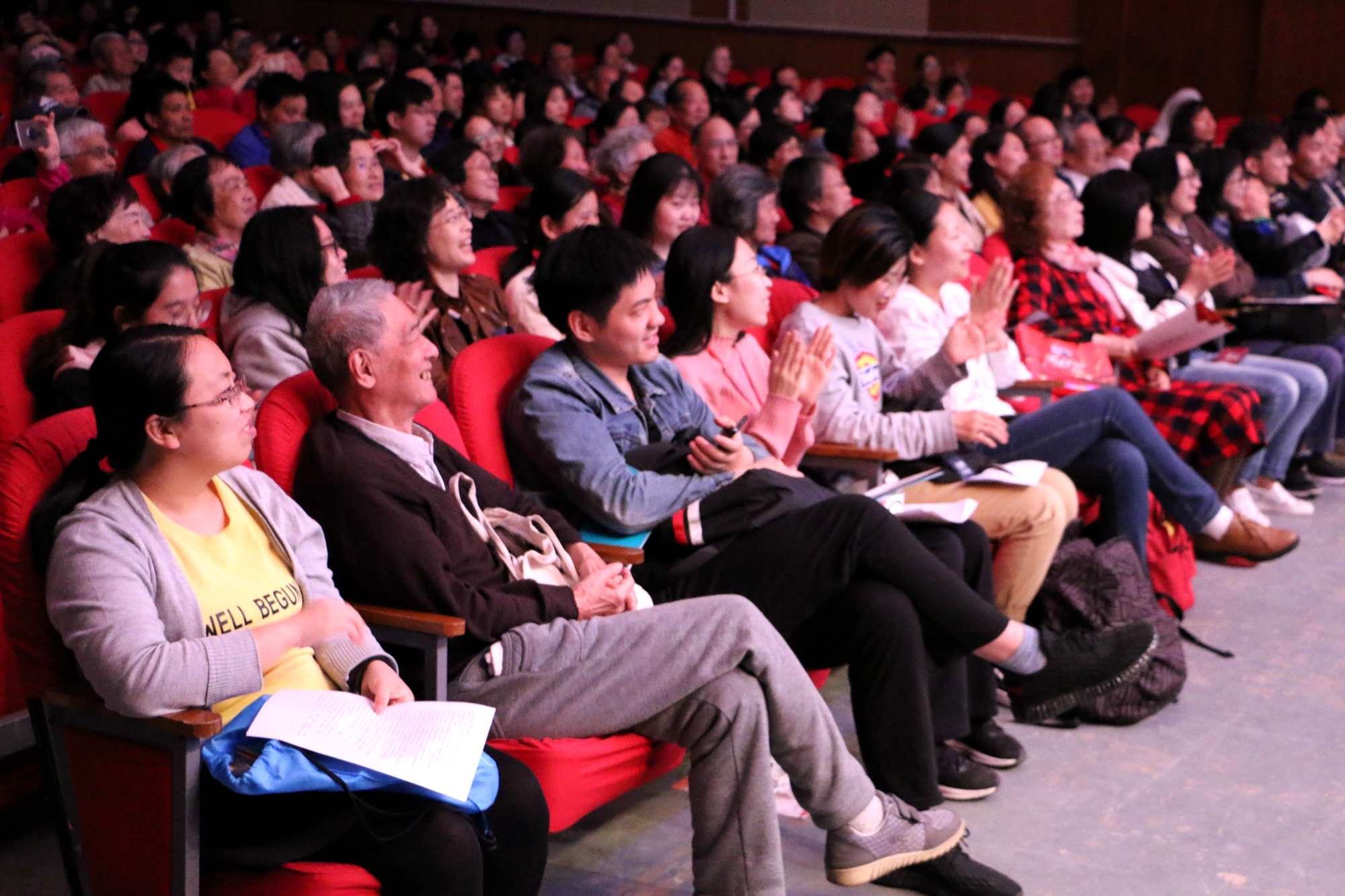 国家京剧院演员们动情的讲述,全新的诠释和精湛的演绎,点燃了全场观众